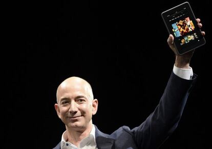 Jeff Bezos presenta el &uacute;ltimo modelo de tableta Kindle.