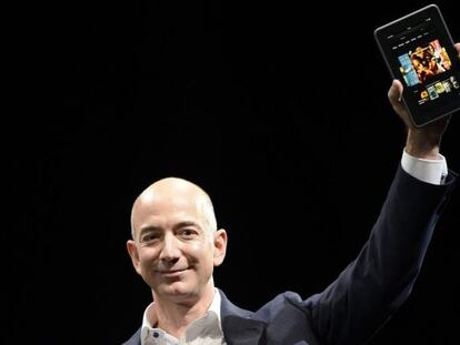 Jeff Bezos presenta el &uacute;ltimo modelo de tableta Kindle.
