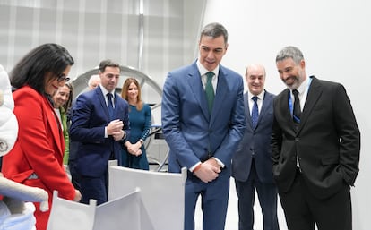 Pedro Sánchez y el lehendakari Imanol Pradales en la inauguración de Admire.