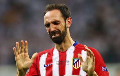 Juanfran pide perdón a la afición rojiblanca.