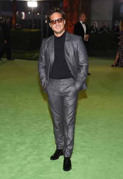 El actor mexicano Diego Boneta, que da vida a Luis Miguel en su serie de Netflix, también ha hecho acto de presencia en la Academy Museum of Motion Pictures enfundado en un traje gris.