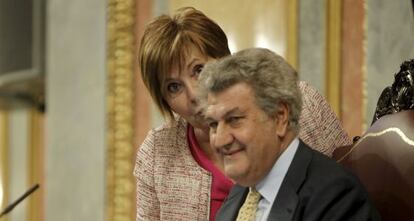 Celia Villalobos y Jes&uacute;s Posada, en el Congreso. 