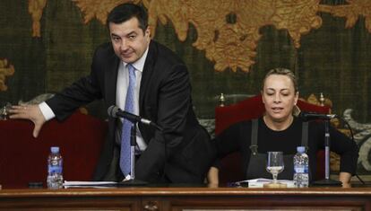 Castedo y el vicealcalde, Andrés Llorens, en el pleno.