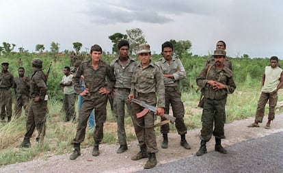 Soldados cubanos en Angola, en diciembre de 1988. 