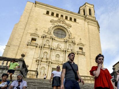 Turistes a la catedral de Girona.