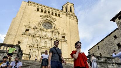 Turistes a la catedral de Girona.