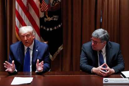 El presidente saliente de Estados Unidos, Donald Trump, junto al fiscal William Barr, en septiembre pasado.