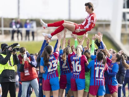 Les jugadores del Barça mantegen la de l'Atlètic Virginia Torrecilla, després de la Supercopa.