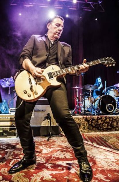 Carlos Goñi, cantante de Revolver, en concierto.