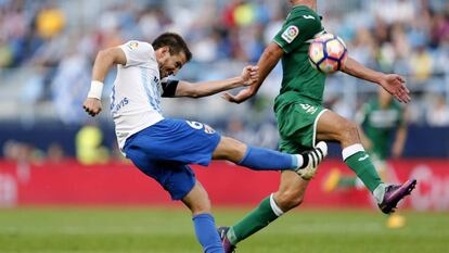 Camacho chuta en el partido entre M&aacute;laga y Leganes 