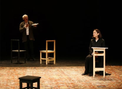 Michael Pennington y Natasha Parry recitando los sonetos de Shakespeare en <i>Love is my sin.</i>