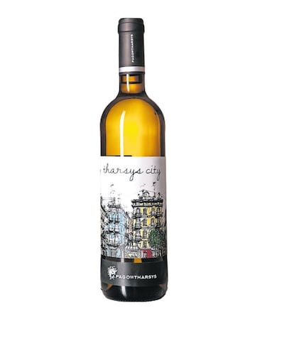 Blanco limpio y elegante. Tharsys City. 4,5 euros. Utiel-Requena. De las bodegas Pago de Tharsys procede este blanco, elaborado con la variedad de uva macabeo. De color amarillo, limpio, muy limpio, con una fragancia a madera de la buena y a frutos secos, Es fresco, ligeramente ácido y con una graduación alcohólica de 12,5 grados. En boca es largo y elegante, con una nota de melosidad.