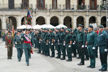 Un momento de la celebración en la Plaza de España de Vitoria.