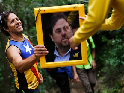 Cadena humana a Montserrat per exigir l'alliberament dels polítics independentistes presos.