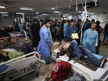 Varios heridos reciben tratamiento en el hospital Al-Shifa de la Ciudad de Gaza, el 25 de enero.