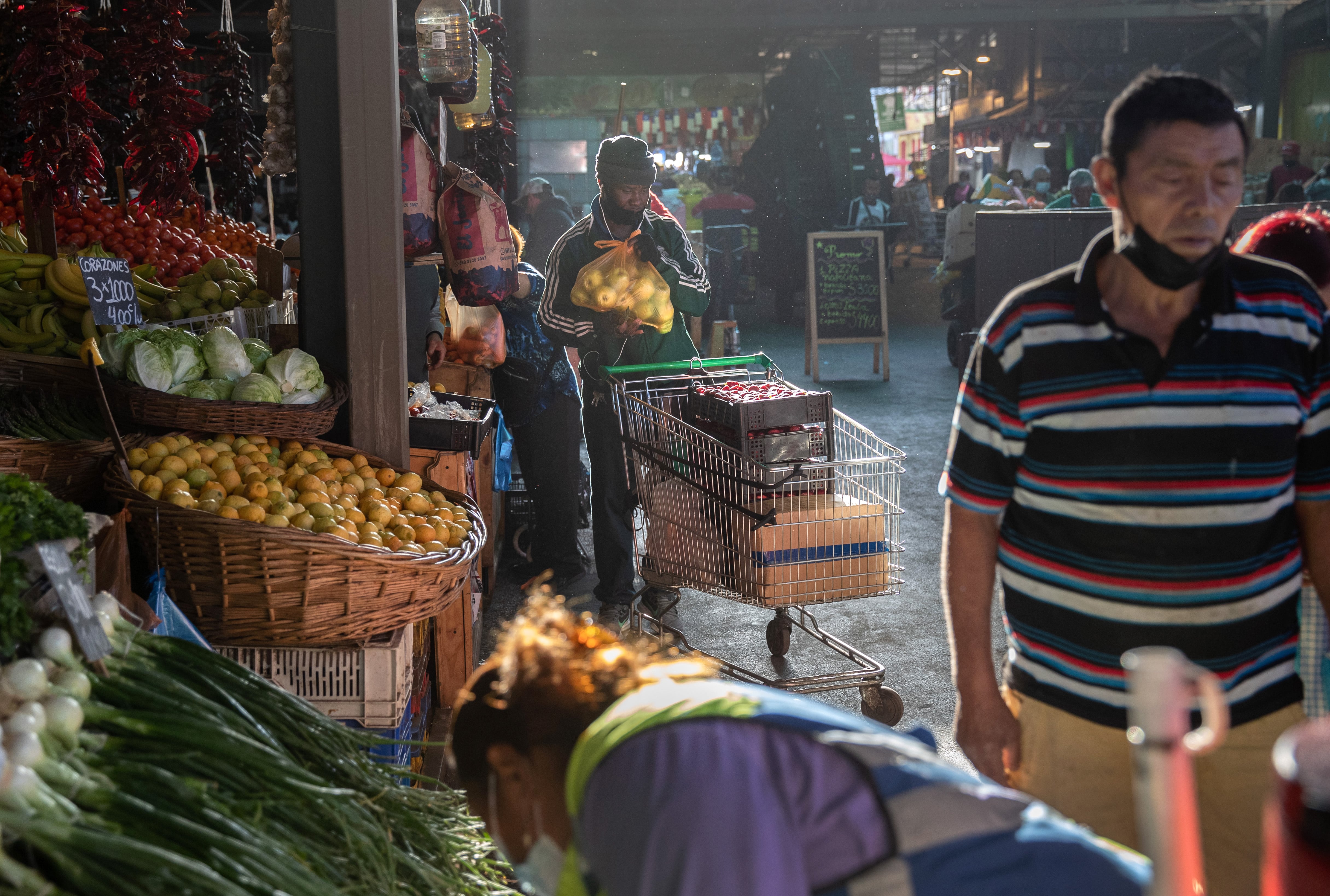 La Iglesia católica y el ultraconservador Kast difieren sobre qué hacer con los migrantes irregulares en Chile