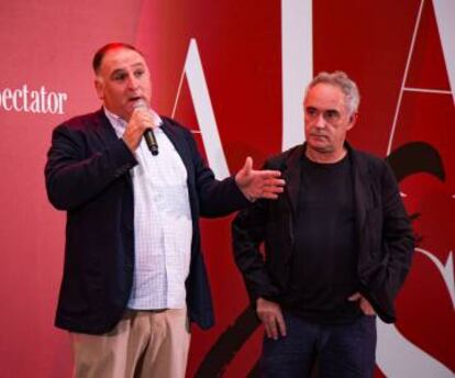 El chef José Andrés y, a la derecha, Ferran Adrià, en la cata A taste of Spain.
