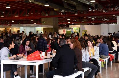 La zona del comedor concentraba a grandes multitudes de gente.