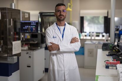 Juanjo González López, en la sede del Instituto de Investigación del Hospital Vall d'Hebron (VHIR)