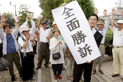 Los afectados por la bomba nuclear que destuyó Hiroshima hace 61 años han conseguido hoy el reconocimiento como víctimas de la radiación.