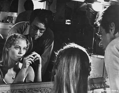 Peter Bogdanovich habla con Cybill Shepherd en el set de ‘The Last Picture Show.’