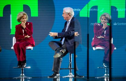 Elena Salgado, presidenta de la Fundación Abertis, y Charles Powell, director del Real Instituto Elcano.