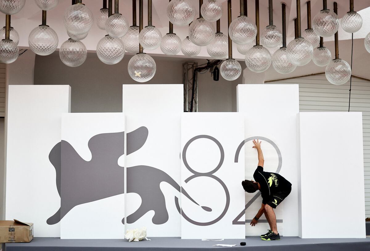 La masacre en Gaza sacude el festival de cine de Venecia más repleto de estrellas que se recuerda