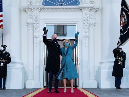 U.S. President Joe Biden and first lady Jill Biden wave as they arrive at the North Portico of the White House in Washington, DC, U.S. January 20, 2021. Alex Brandon/Pool via REUTERS
