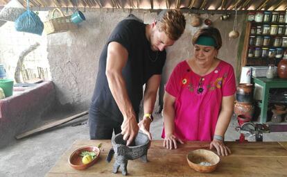 Cocinando en el rancho El Teuchiteco, en Jalisco (México)