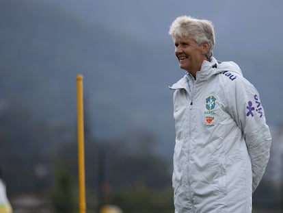 Pia Sundhage durante un entrenamiento de la selección de Brasil.