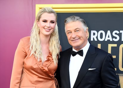 Ireland Baldwin y Alec Baldwin en 2019.