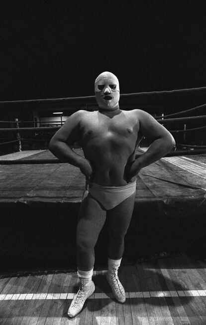 Foto 'El ángel blanco', de la serie 'Luchadores' (1987).