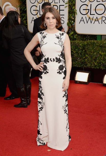 Zosia Mamet (Girls) estrena melenita y acudió con un vestido bicolor de la colección otoño de Reem Acra.