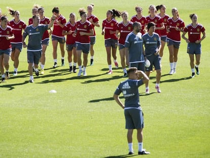 La selecci&oacute;n femenina, durante un entrenamiento.