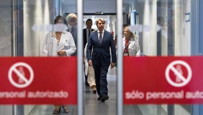 El presidente de la Comunidad de Madrid, Ángel Garrido en el hospital 12 de octubre este miercoles