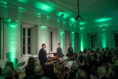 Georg Nigl, Alexander Gergelyfi ve August Diehl, cuma akşamı Salzburg'daki Stefan Zweig Zentrum'da 