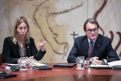 Neus Munté, amb Artur Mas, al consell executiu de la Generalitat.