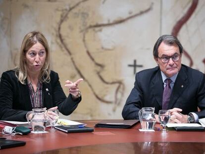 Neus Munté, amb Artur Mas, al consell executiu de la Generalitat.