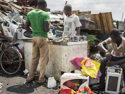 Lixão de Agbogbloshie em Accra (Gana), aonde vão parar os resíduos da Europa e dos Estados Unidos