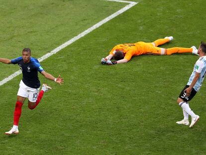 Mbappé festeja el cuarto gol de Francia ante Argentina. 