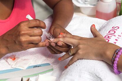 Bourjois realizó una veraniega manicura a las asistentes.