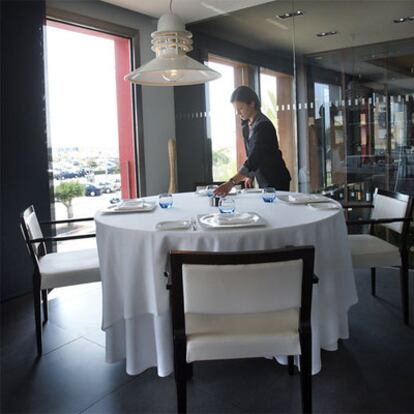 Comedor del restaurante Peix & Brases, en Dénia.