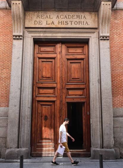 Pórtico de la Real Academia de la Historia.