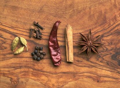 Imagen del interior de 'El sabor de las especias', de Yuli Perpén (Libros Cúpula).