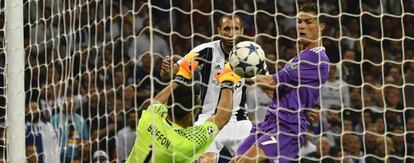 Cristiano en su segundo gol en la final de la Champions.