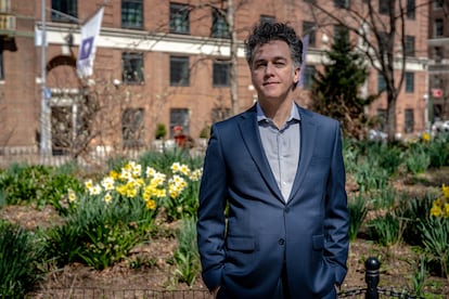 Carlos Chirinos, en Washington Square Park, Nueva York.