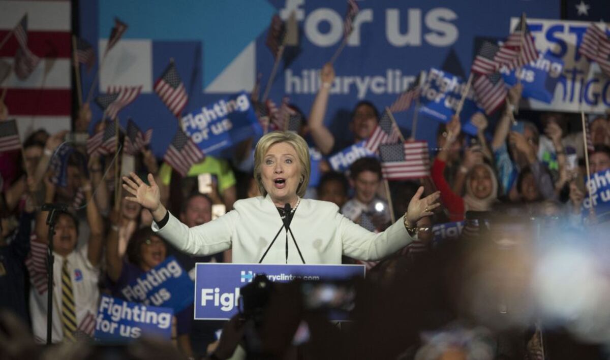 US elections 2016: Super Tuesday sees Trump and Clinton edge closer to ...