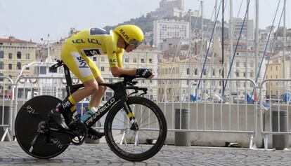 Chris Froome rueda por Marsella.