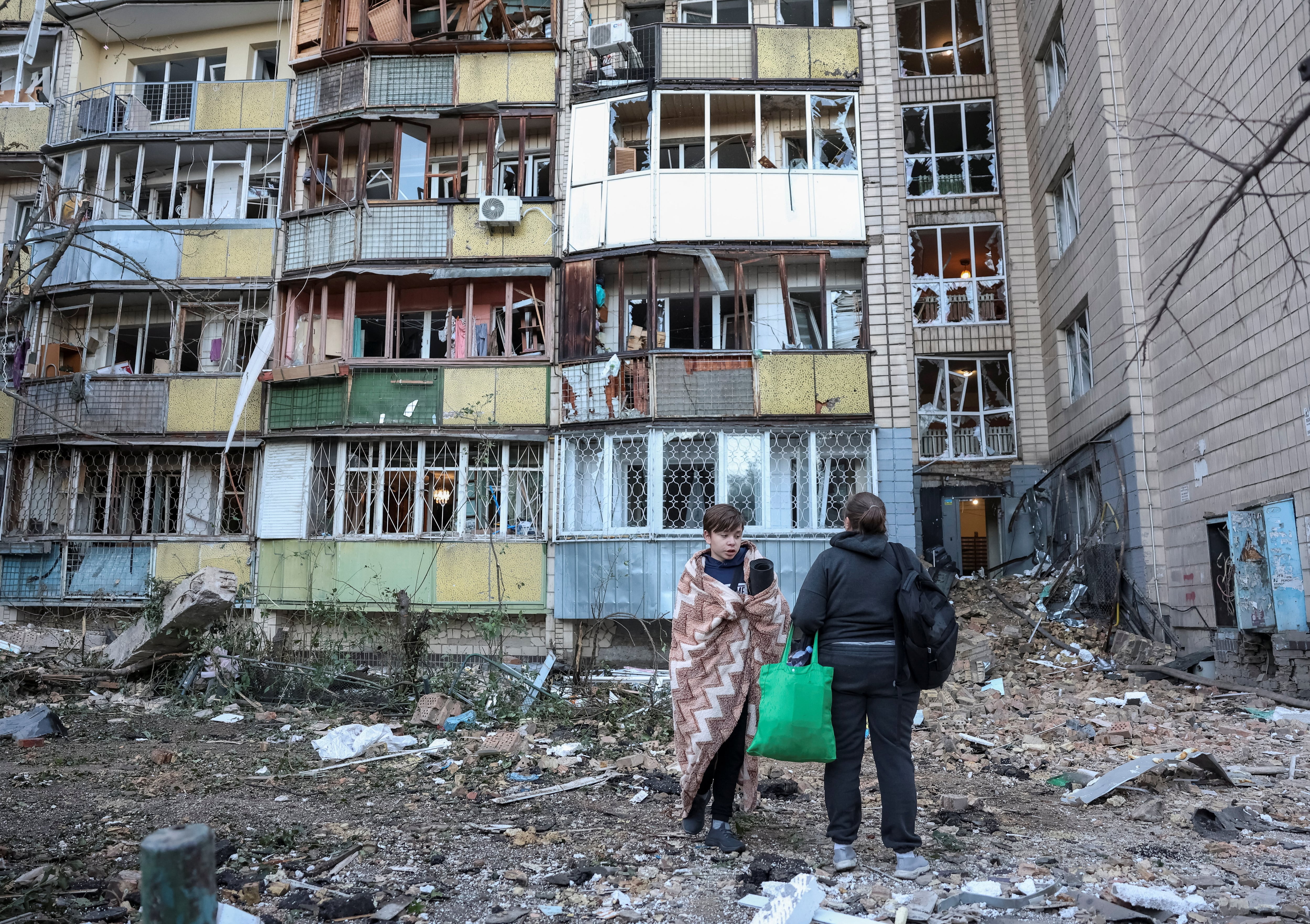 Al menos 12 muertos y decenas de heridos en un ataque ruso con misiles contra Kiev