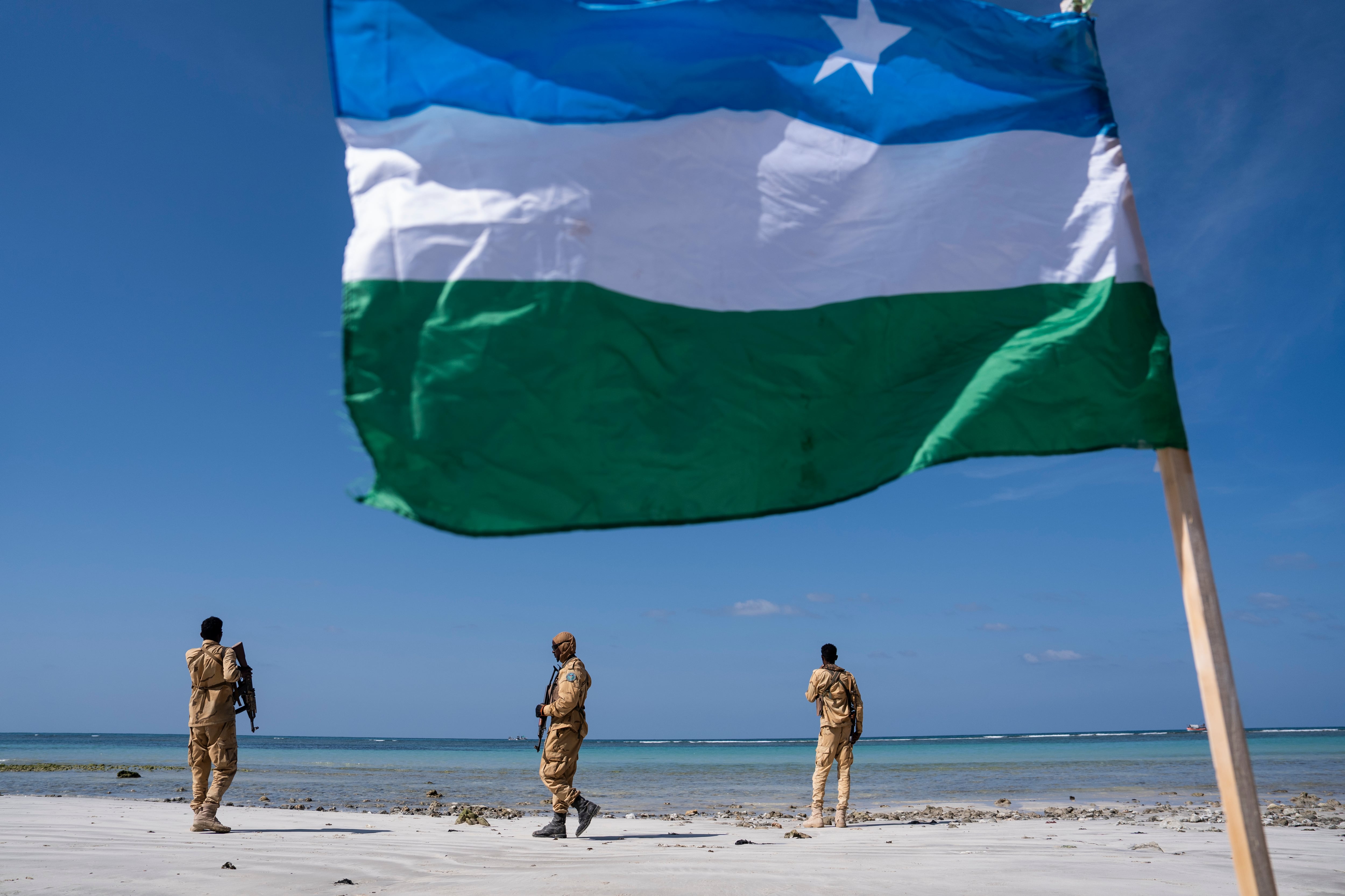 Somali korsanları, yeni gemi kaçırmalarıyla artan güçlerini sergiliyor